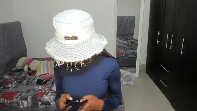 enyelsalas2 online show from November 2025 12:58:02 AM