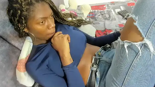 enyelsalas2 online show from November 2025 01:17:01 AM