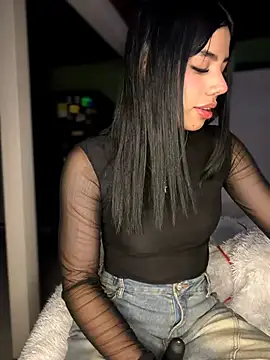 Laura-Khalifa online show from April 2026 06:59:02 AM