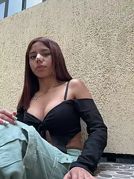 Laura-Khalifa online show from February 2025 09:41:02 PM