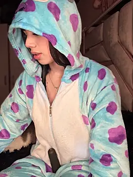 Laura-Khalifa online show from November 2025 05:29:01 AM