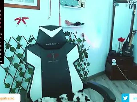 imcleo xoxo online show from February 2025 09:00:01 PM