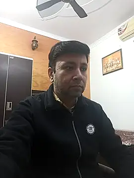 innocentboy1987 online show from December 2025 04:37:01 AM