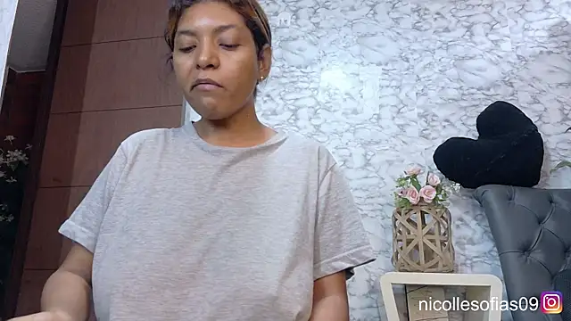 Snapshot of nicollesofia2 chatting on June 2026 05:25:01 PM nicollesofia2 online show from June 2026 05:25:01 PM