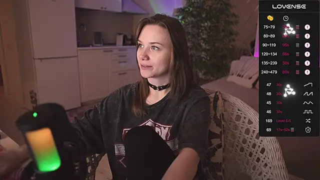 Snapshot of alexa_feels_ chatting on November 2025 04:11:02 PM alexa feels online show from November 2025 04:11:02 PM