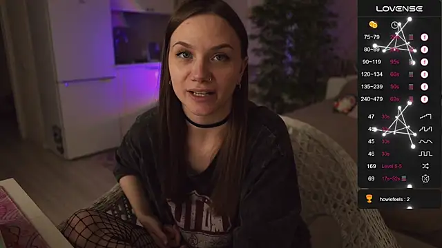 Snapshot of alexa_feels_ chatting on September 2025 04:18:01 PM alexa feels online show from September 2025 04:18:01 PM