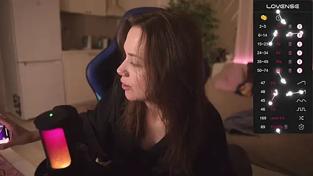 Snapshot of alexa_feels_ chatting on November 2025 05:18:01 PM alexa feels online show from November 2025 05:18:01 PM