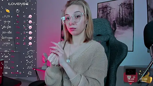 Snapshot of PhilippaAdamas chatting on February 2025 05:44:02 AM PhilippaAdamas online show from February 2025 05:44:02 AM