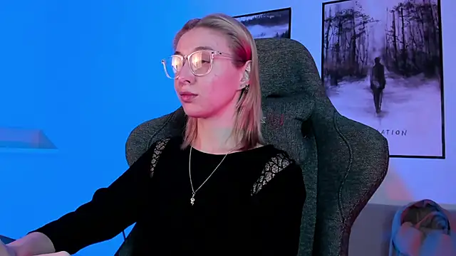 Snapshot of PhilippaAdamas chatting on March 2025 08:52:02 AM PhilippaAdamas online show from March 2025 08:52:02 AM