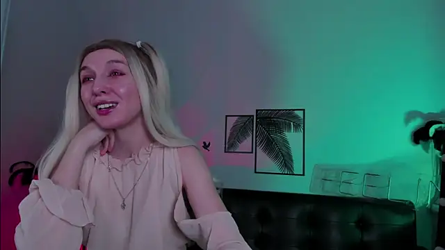 Snapshot of PhilippaAdamas chatting on March 2025 05:43:02 AM PhilippaAdamas online show from March 2025 05:43:02 AM