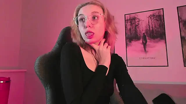 Snapshot of PhilippaAdamas chatting on March 2025 02:19:02 AM PhilippaAdamas online show from March 2025 02:19:02 AM