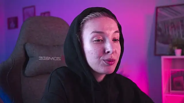 Snapshot of PhilippaAdamas chatting on February 2025 09:00:02 AM PhilippaAdamas online show from February 2025 09:00:02 AM