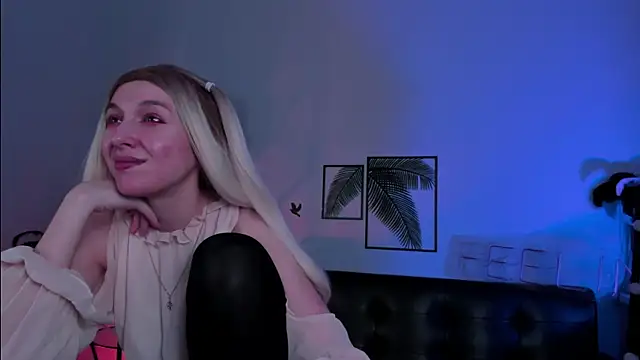 Snapshot of PhilippaAdamas chatting on March 2025 08:48:01 AM PhilippaAdamas online show from March 2025 08:48:01 AM