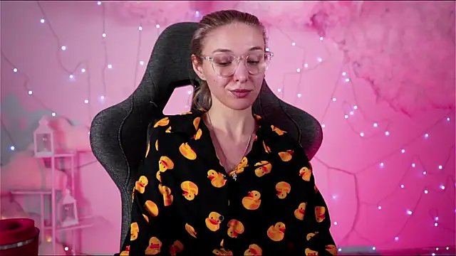 Snapshot of PhilippaAdamas chatting on March 2025 08:11:01 AM PhilippaAdamas online show from March 2025 08:11:01 AM