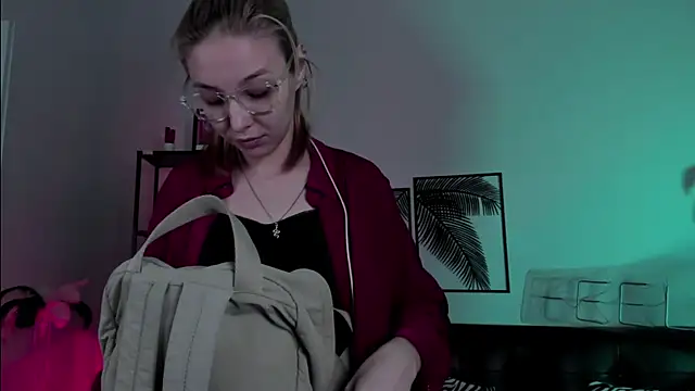 Snapshot of PhilippaAdamas chatting on March 2025 02:20:02 AM PhilippaAdamas online show from March 2025 02:20:02 AM