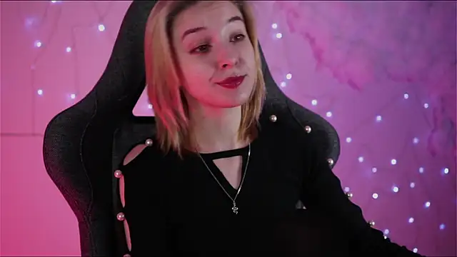 Snapshot of PhilippaAdamas chatting on February 2025 02:35:02 AM PhilippaAdamas online show from February 2025 02:35:02 AM