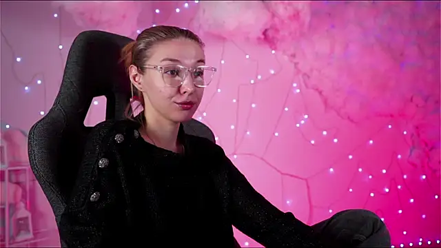 Snapshot of PhilippaAdamas chatting on March 2025 02:01:02 AM PhilippaAdamas online show from March 2025 02:01:02 AM