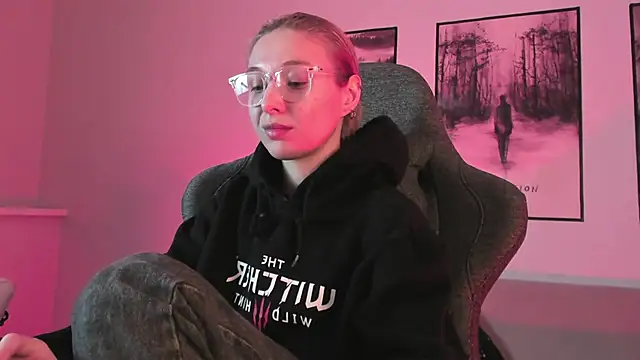 Snapshot of PhilippaAdamas chatting on March 2025 05:42:01 AM PhilippaAdamas online show from March 2025 05:42:01 AM