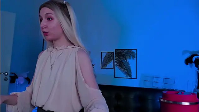 Snapshot of PhilippaAdamas chatting on March 2025 02:38:02 AM PhilippaAdamas online show from March 2025 02:38:02 AM