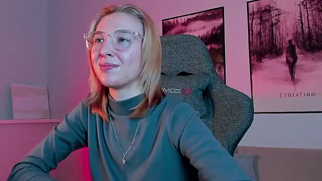 Snapshot of PhilippaAdamas chatting on February 2025 08:50:02 AM PhilippaAdamas online show from February 2025 08:50:02 AM