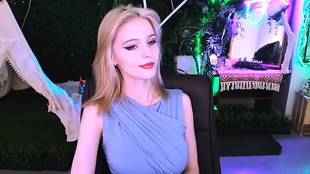 LeonaStane online show from November 2025 06:08:01 PM