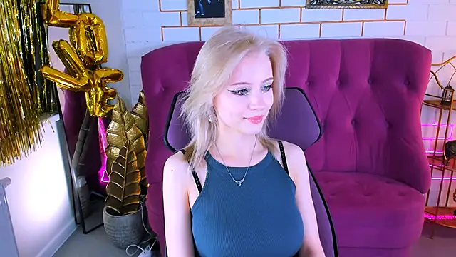 LeonaStane online show from November 2025 04:55:02 PM