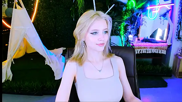 LeonaStane online show from November 2025 06:00:01 PM