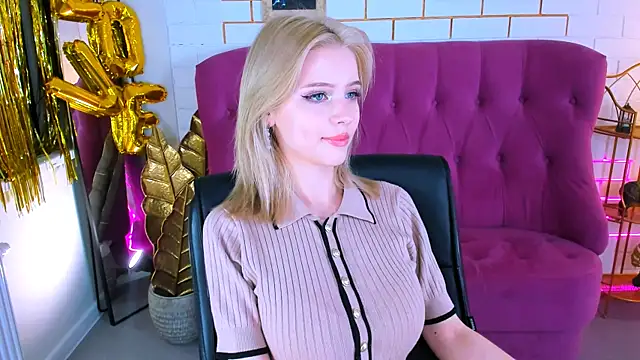 LeonaStane online show from October 2025 05:00:02 PM