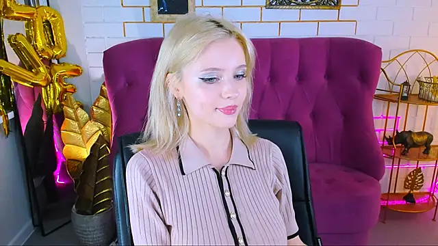 LeonaStane online show from October 2025 05:05:01 PM