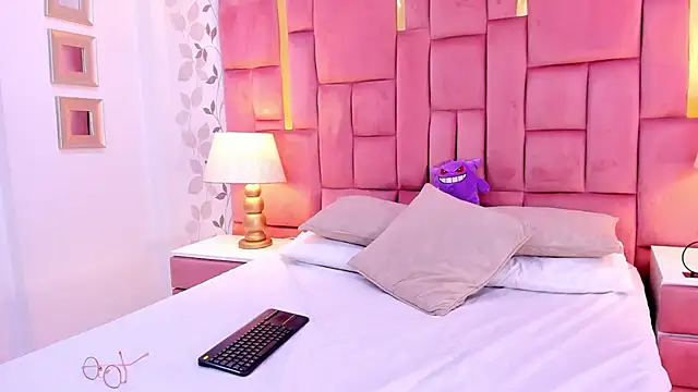 ArianaFranco online show from November 2025 03:24:01 PM