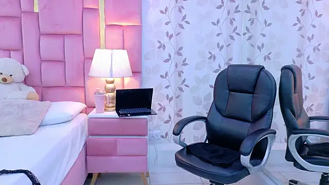 ArianaFranco online show from May 2026 04:57:01 PM