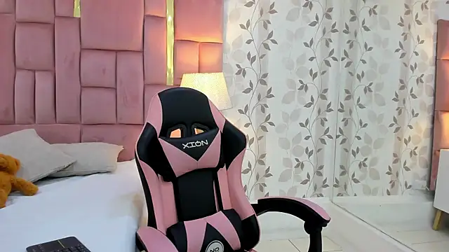 ArianaFranco online show from October 2025 01:01:02 PM