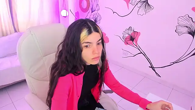 Isabela Fiorelli online show from November 2025 01:34:01 PM