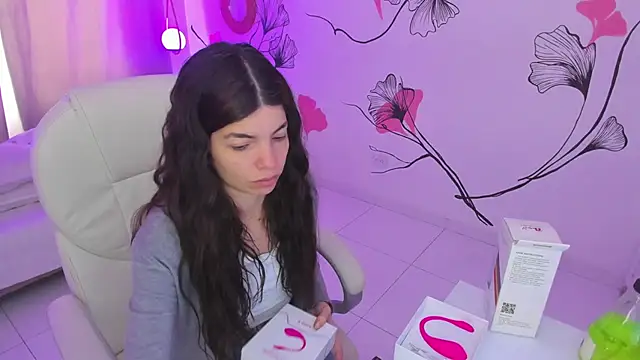 Isabela Fiorelli online show from December 2025 01:10:01 PM