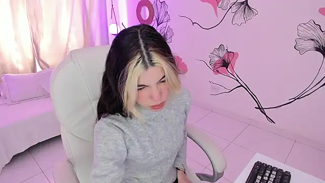 Snapshot of Isabela_Fiorelli chatting on October 2025 01:24:01 PM Isabela Fiorelli online show from October 2025 01:24:01 PM
