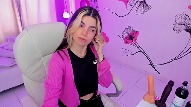 Isabela Fiorelli online show from November 2025 01:01:01 PM