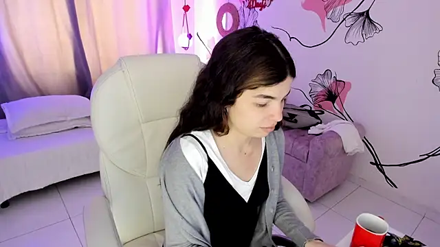 Isabela Fiorelli online show from February 2026 01:22:02 PM