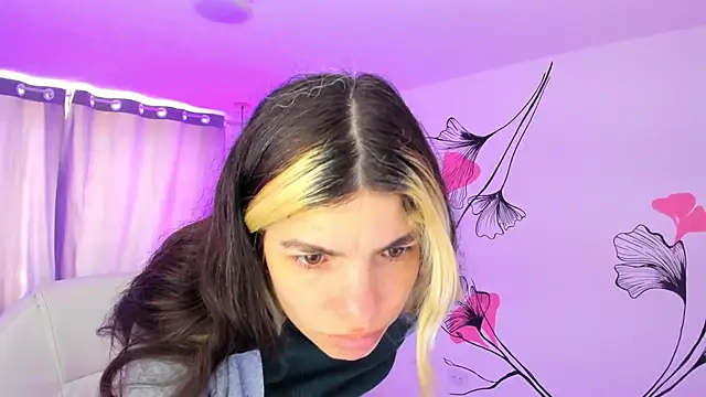 Isabela Fiorelli online show from November 2025 01:11:01 PM