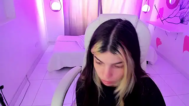 Isabela Fiorelli online show from November 2025 03:27:01 PM