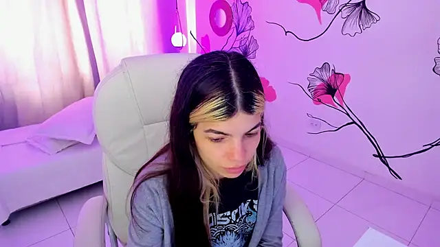 Isabela Fiorelli online show from November 2025 01:26:02 PM