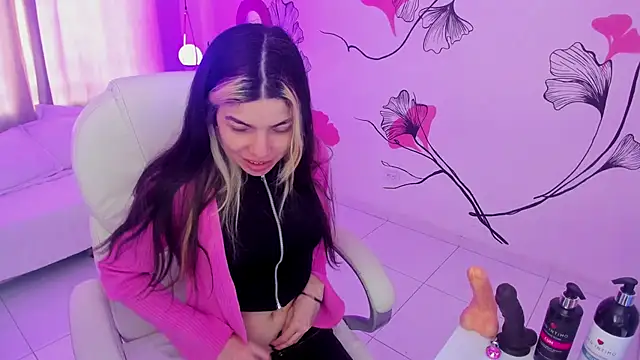 Isabela Fiorelli online show from November 2025 01:03:01 PM