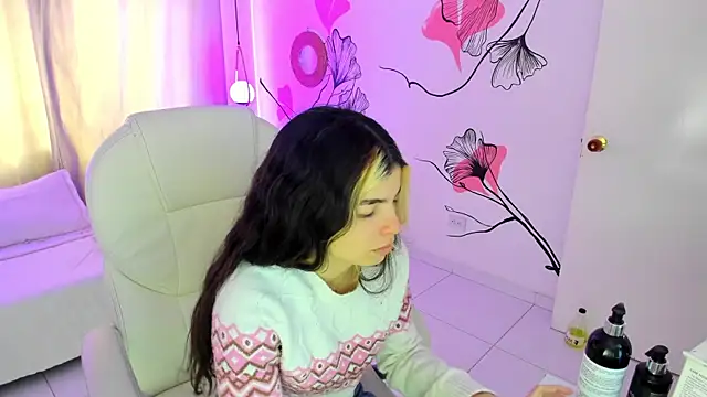 Isabela Fiorelli online show from November 2025 12:32:01 PM