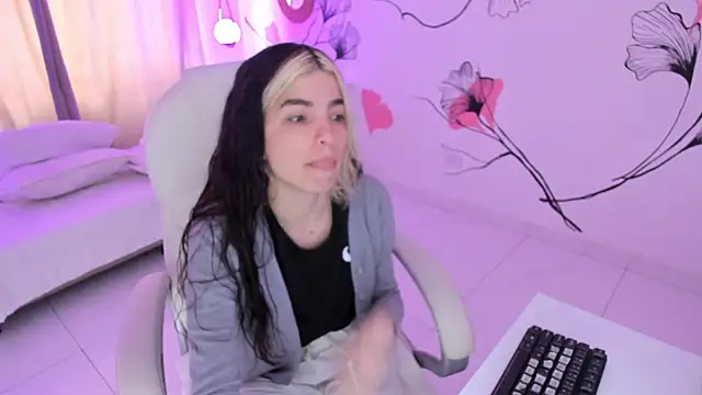 Snapshot of Isabela_Fiorelli chatting on September 2025 01:33:01 PM Isabela Fiorelli online show from September 2025 01:33:01 PM