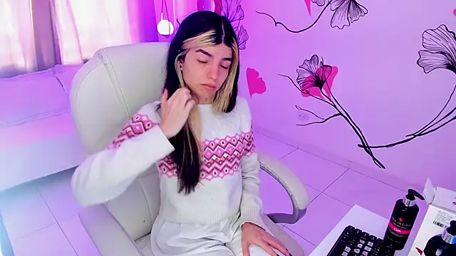 Isabela Fiorelli online show from November 2025 01:04:02 PM