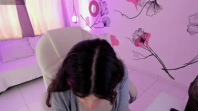 Isabela Fiorelli online show from April 2026 01:12:02 PM