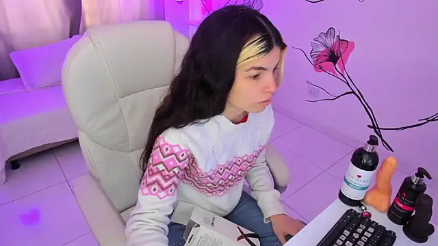 Isabela Fiorelli online show from December 2025 01:12:02 PM