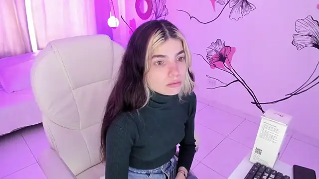 Isabela Fiorelli online show from October 2025 12:35:03 PM