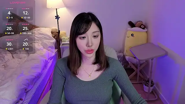 joycemilka online show from November 2025 01:22:01 PM