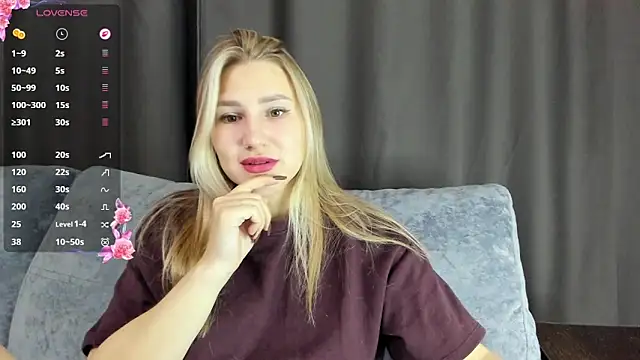 Snapshot of And1sa chatting on November 2025 11:25:02 AM And1sa online show from November 2025 11:25:02 AM