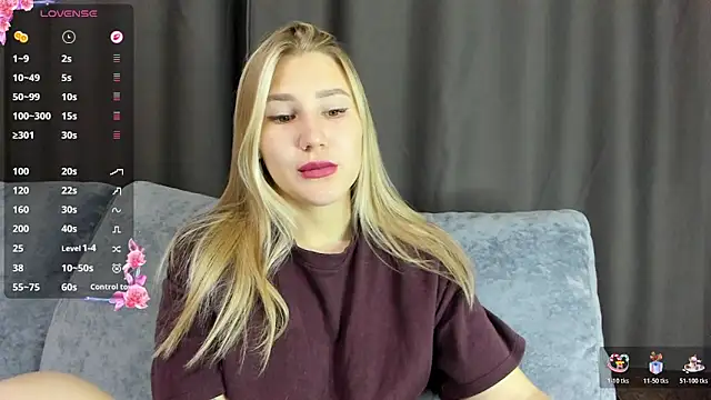 Snapshot of And1sa chatting on November 2025 12:31:01 PM And1sa online show from November 2025 12:31:01 PM